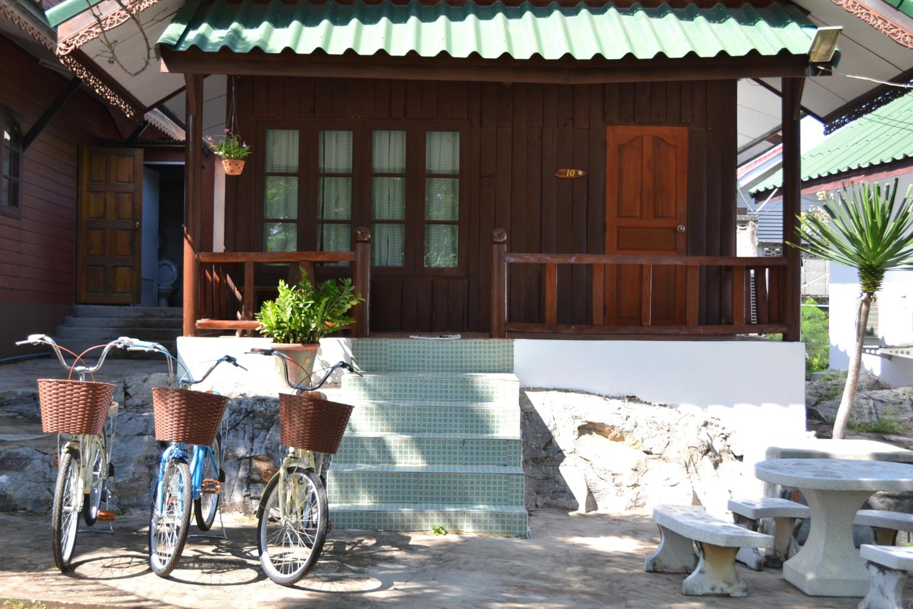 Benjaporn Bungalow 7/49