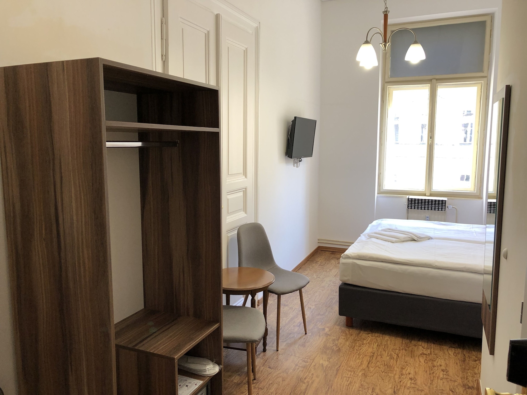 ROOM, DOUBLE OR TWIN BED, WITH EXTRA BED