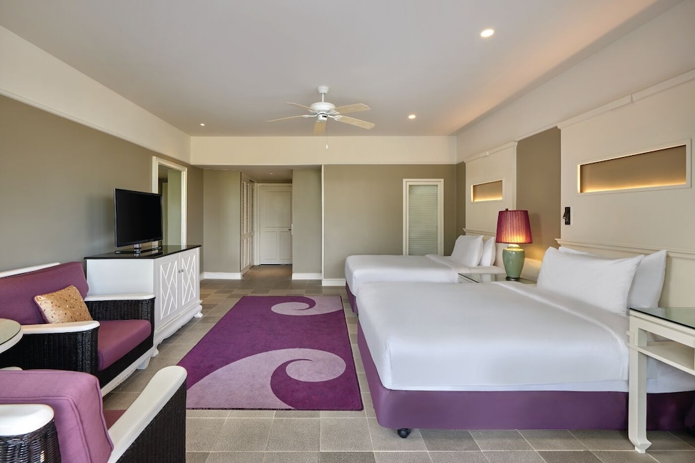 LAGOON, TWIN BEDS, POOL VIEW