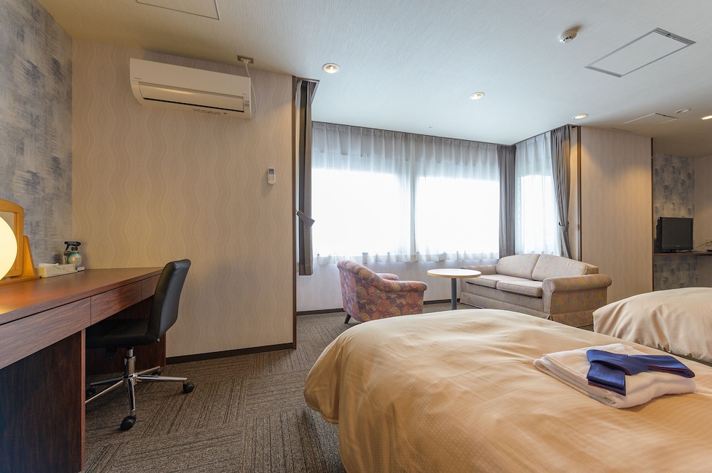 WESTERN, TWIN BEDS, ACCESSIBLE