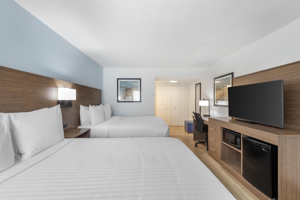 STANDARD, 2 QUEEN BEDS, COURTYARD VIEW