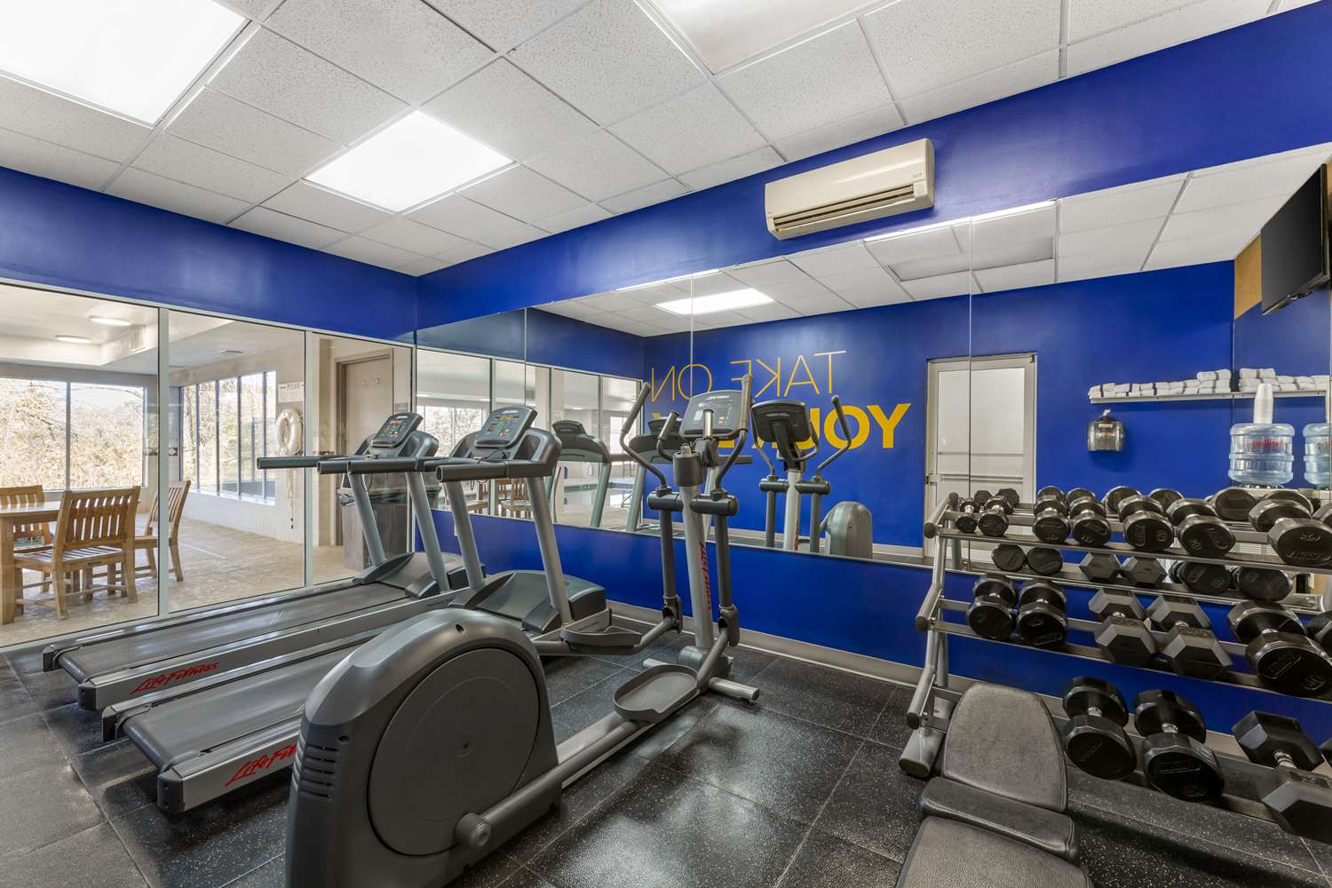Comfort Inn & Suites Cuyahoga Falls - Akron 5/13