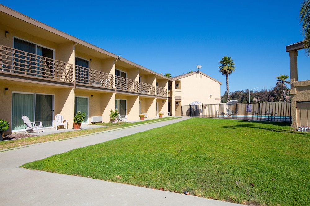 Aloha Inn 1/53
