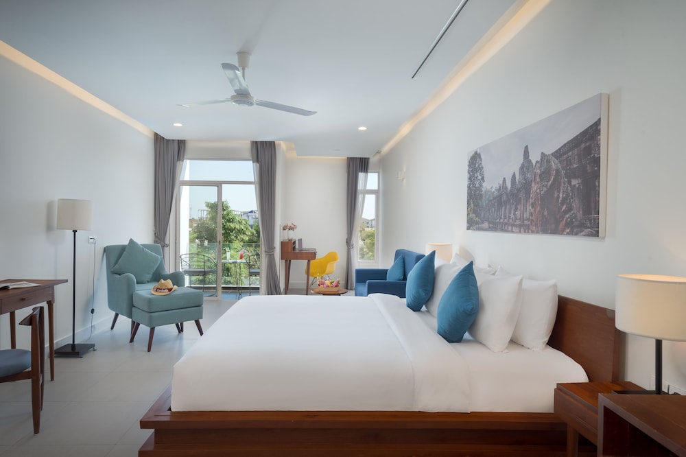 SUPERIOR, DOUBLE BED, POOL VIEW