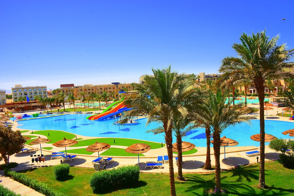 Royal Lagoons Aqua Park Resort And Spa 46/50