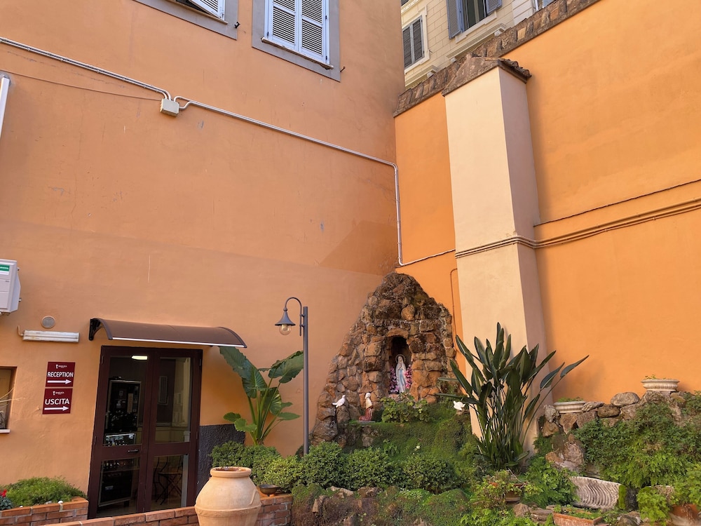 Basilica Hotel 5/50