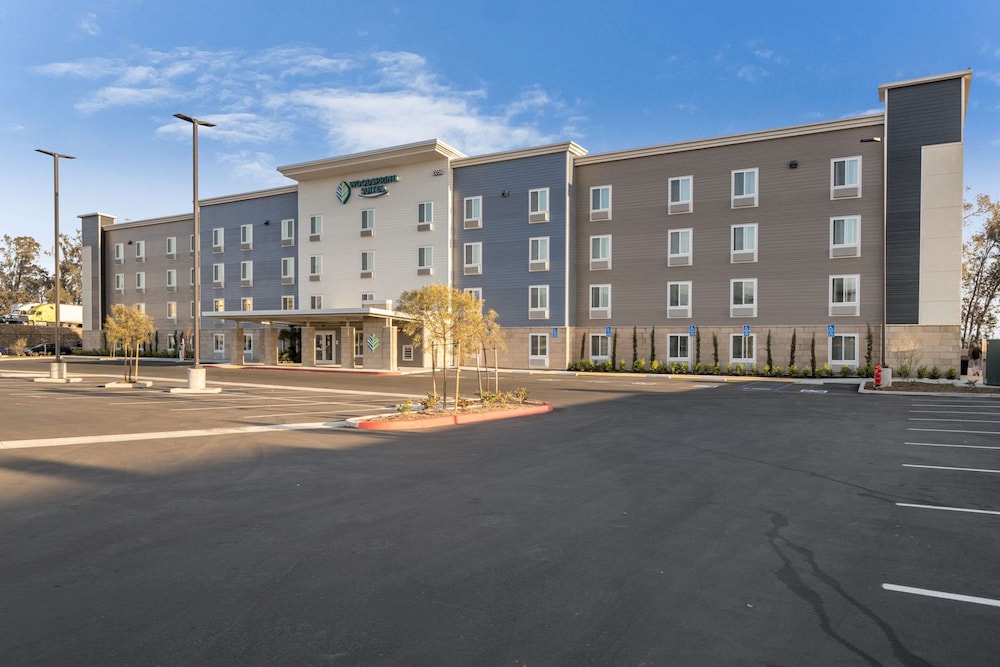 WoodSpring Suites Colton 36/40