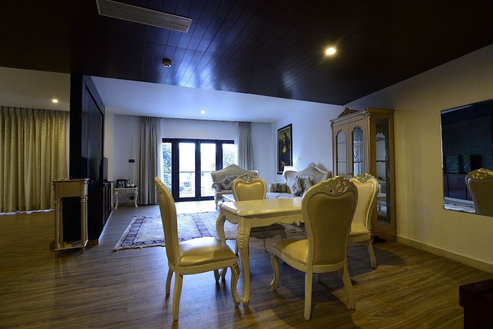 Park Regis Goa 60/69
