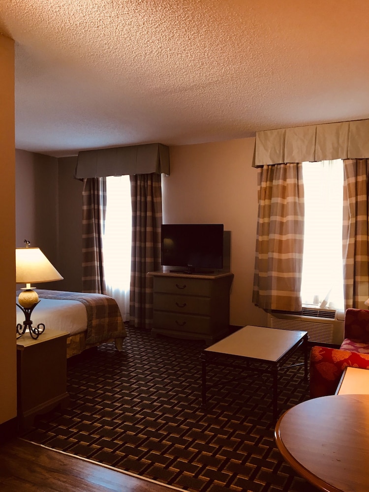 Hawthorn Extended Stay by Wyndham Conyers 22/40
