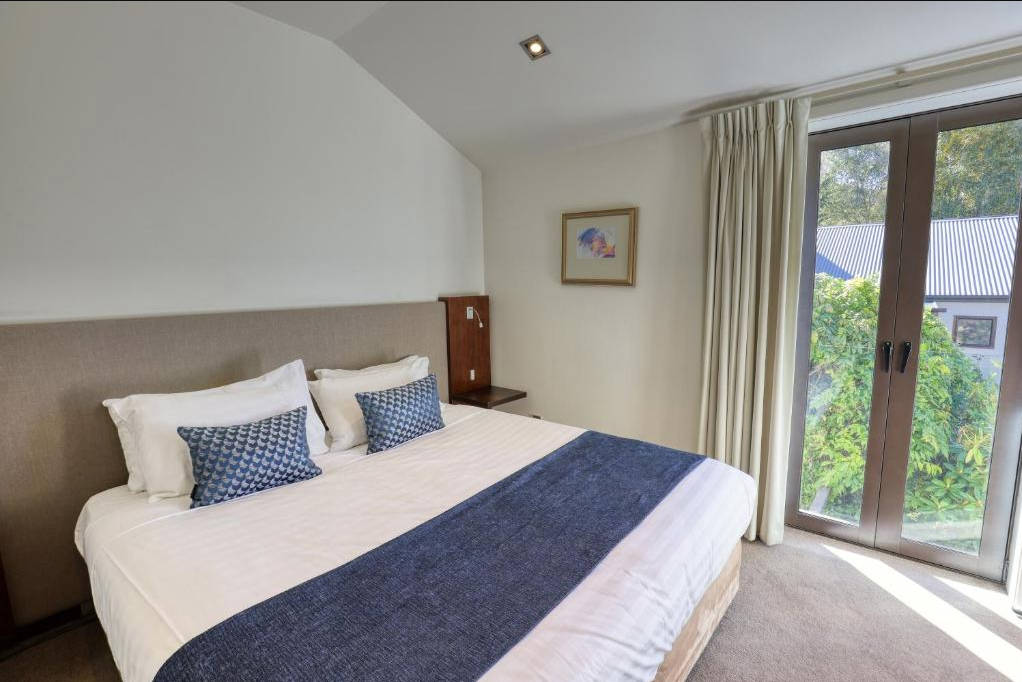 2 BEDROOMS, APARTMENT, COURTYARD AREA