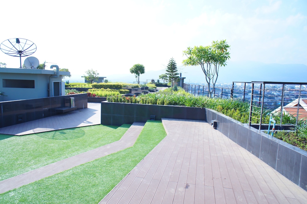 The Astra Luxury Suit condo 46/50