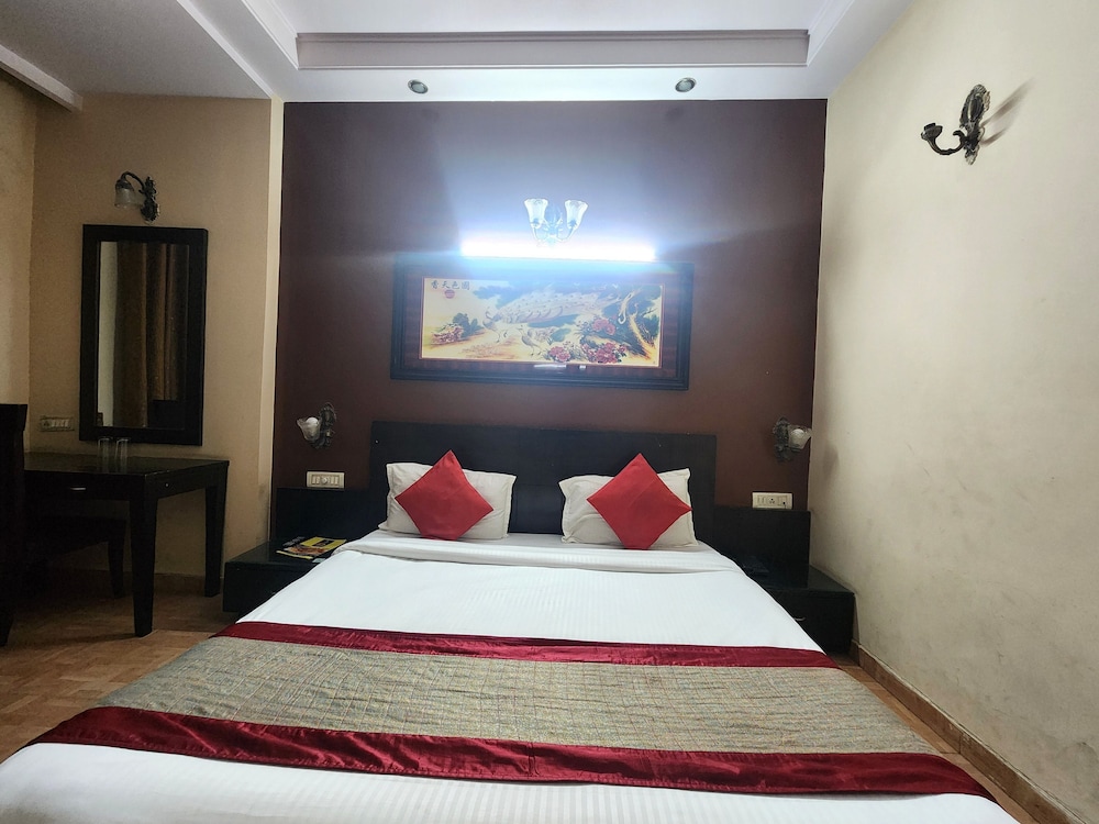 Oyo Rooms 760 Karol Bagh Metro Station 24/50