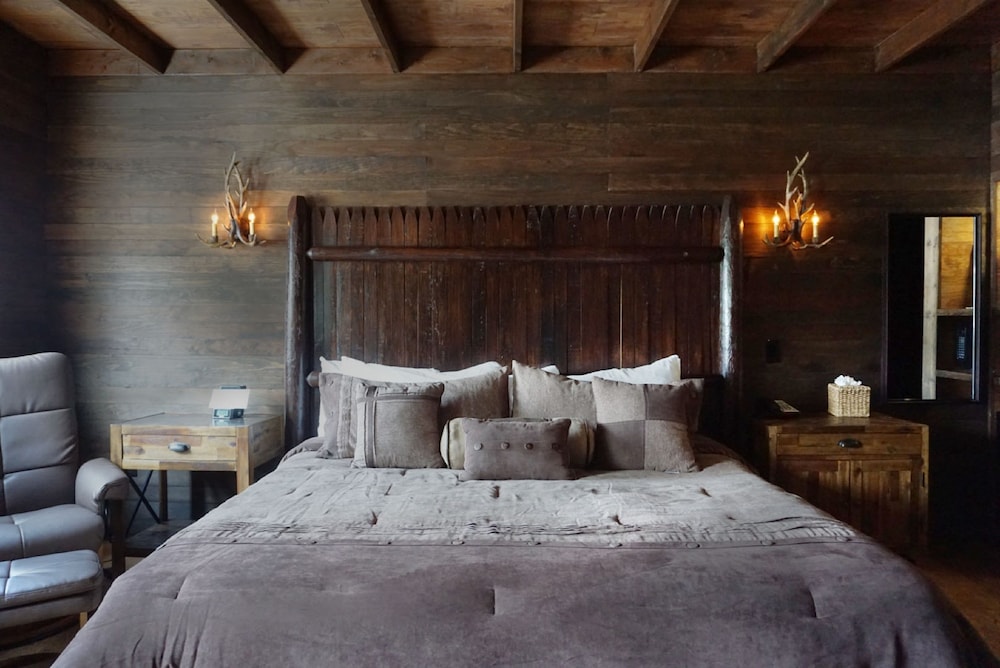 LITCHFIELD INN 24/74