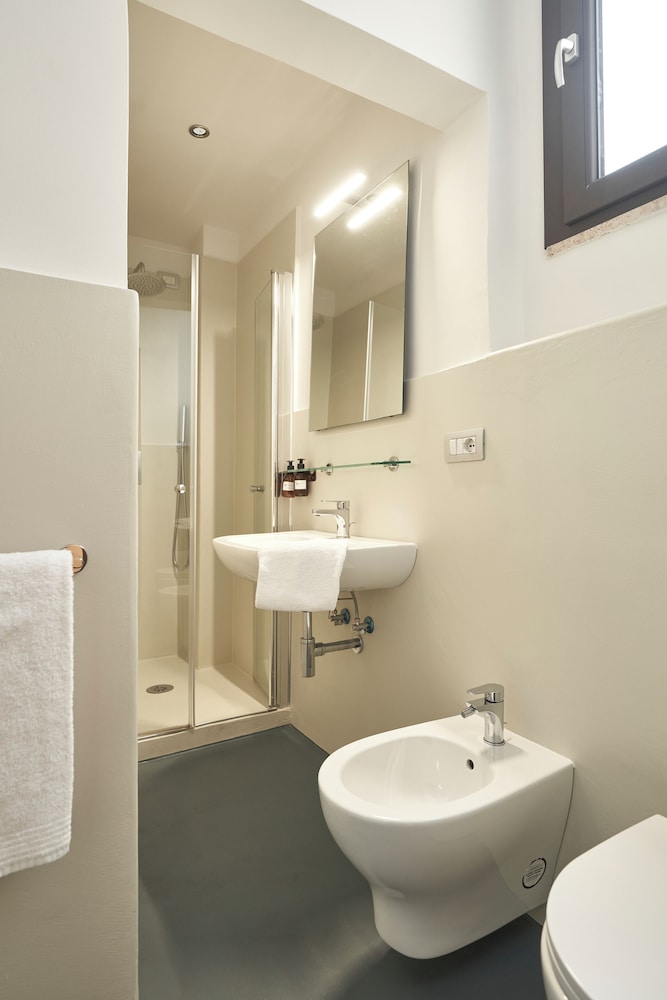 Hotel Leonardo Da Vinci 54/57