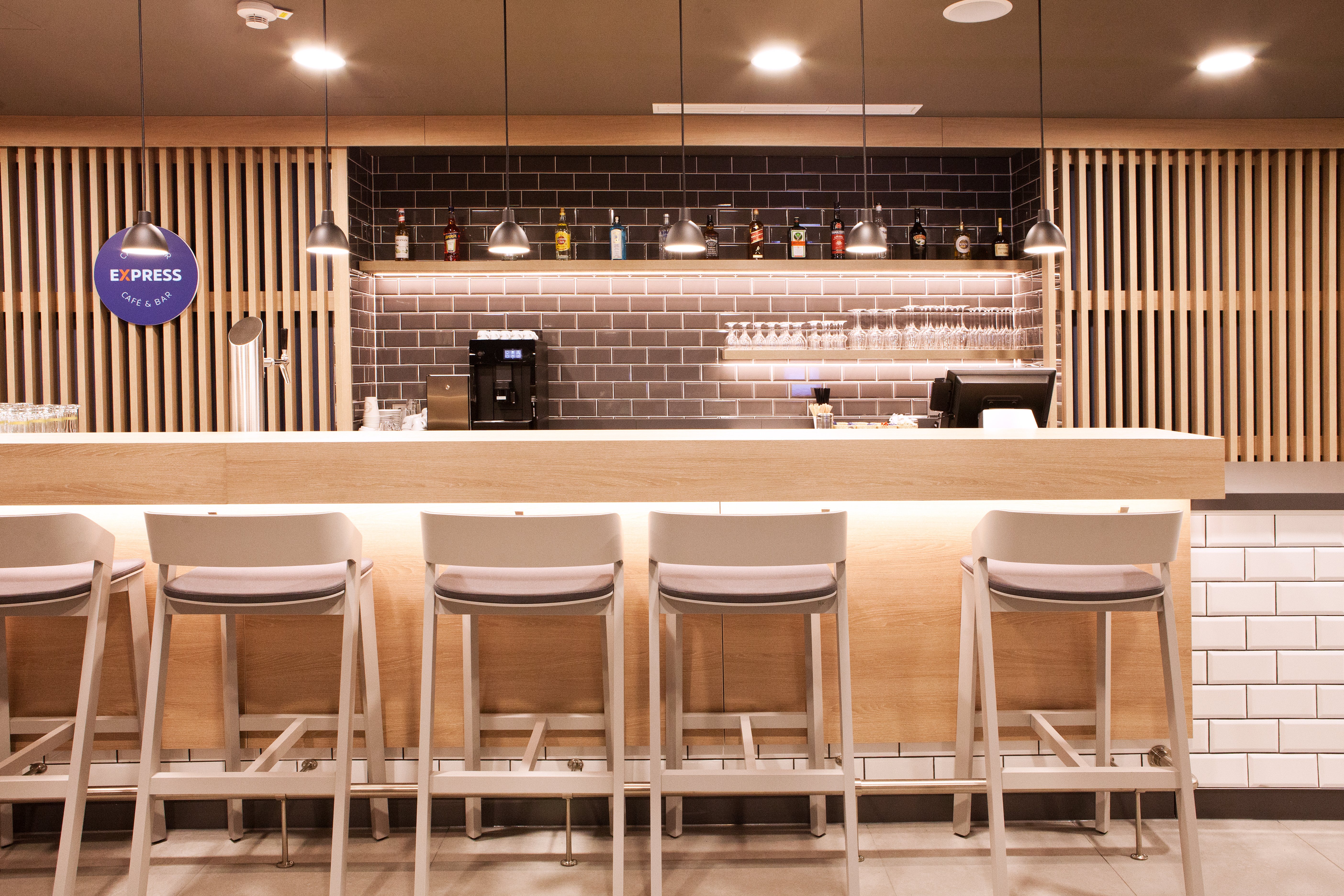 Holiday Inn Express Dusseldorf Airport 12/21