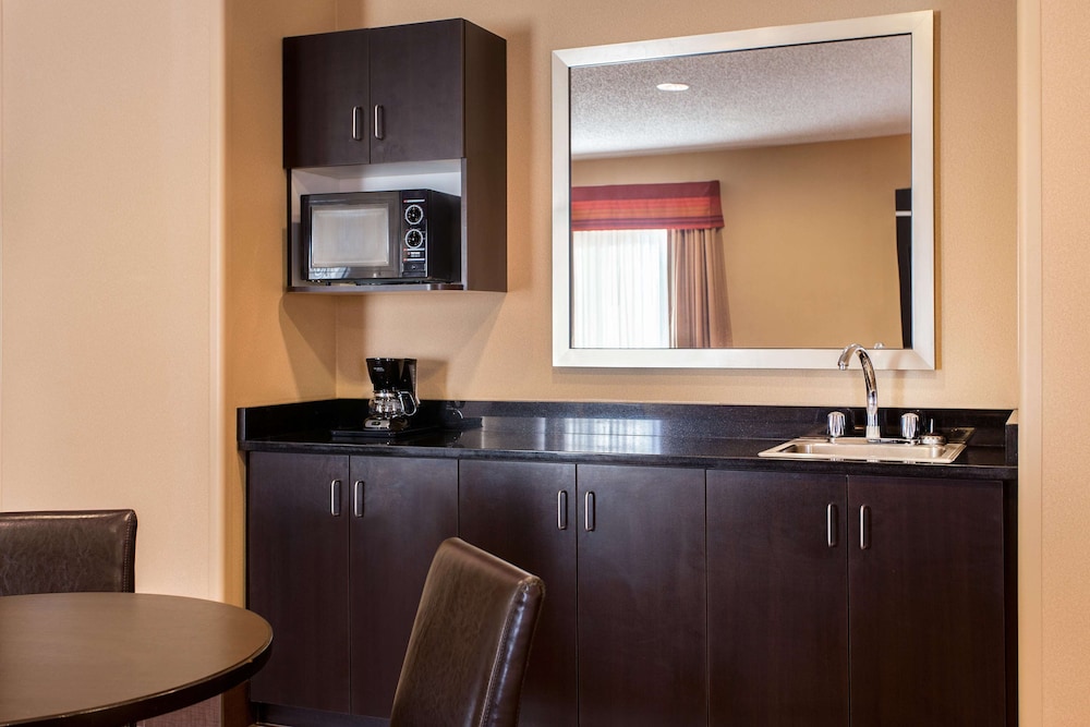 Hampton Inn Loveland 8/41
