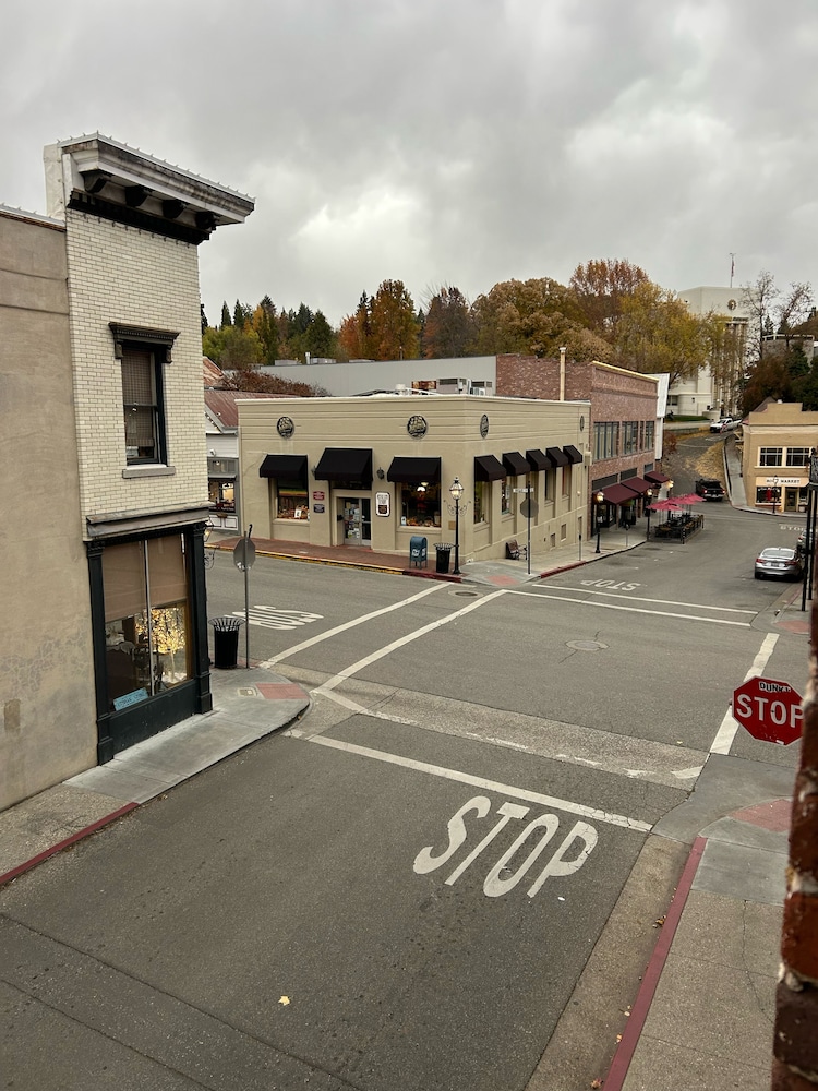 Speakeasy Suites 36/50