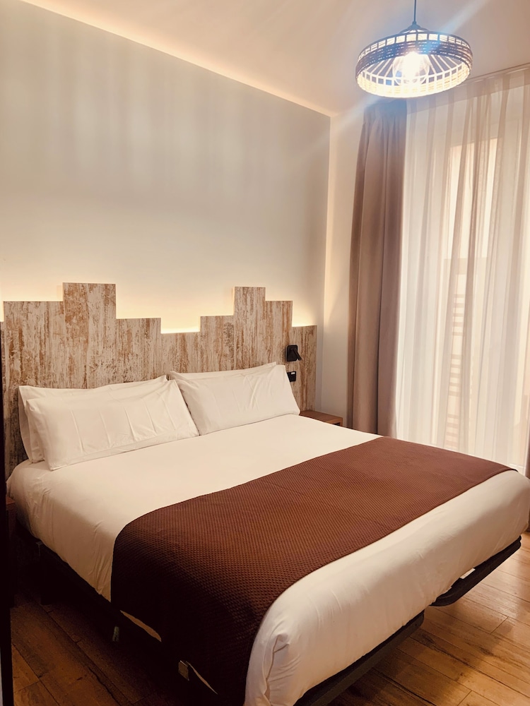 غرفة بسرير كوين، Hostal Anton Martin 5/10