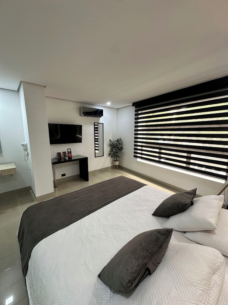 Hotel Merlott 70 36/63