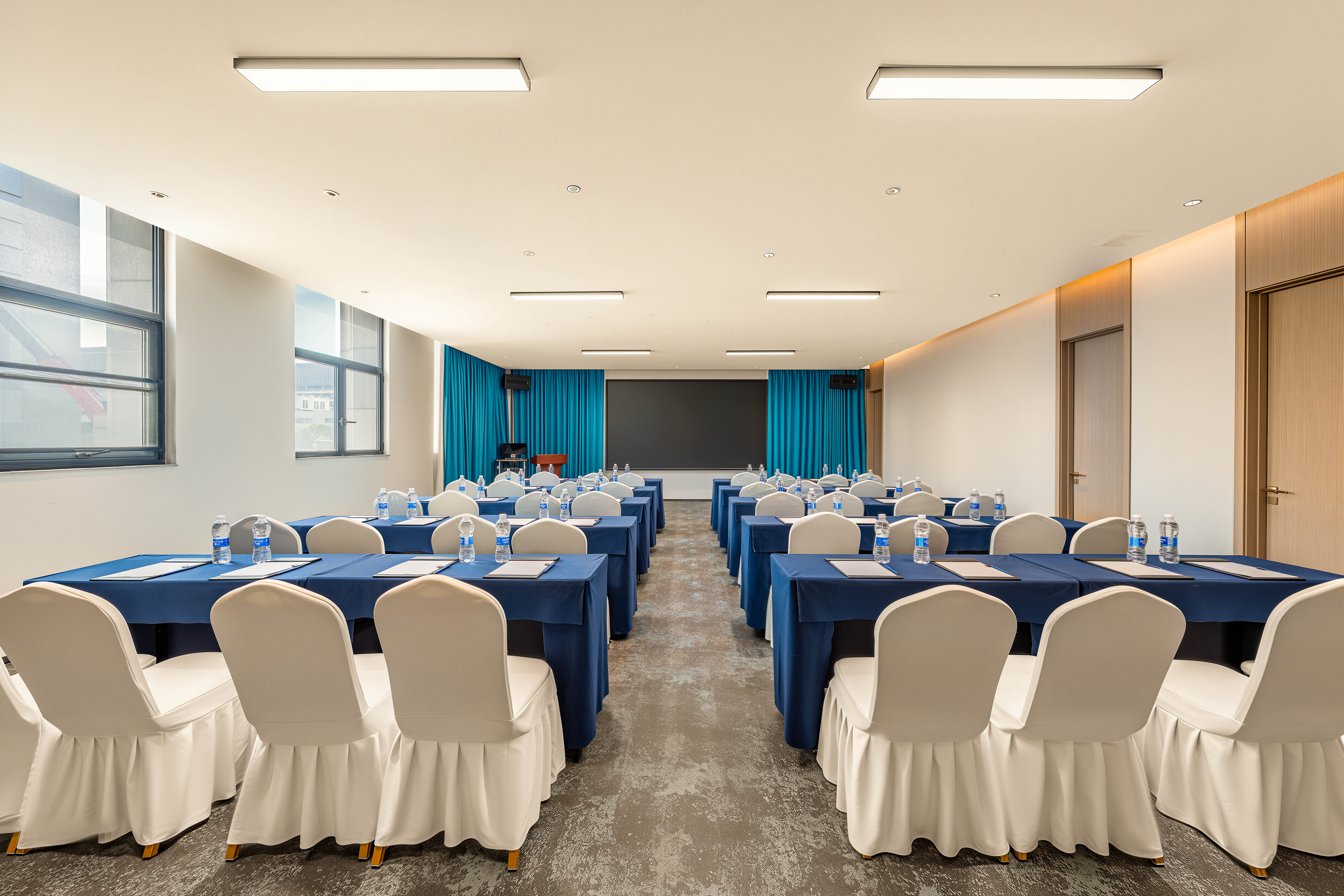 Holiday Inn Express Shanghai Hongqiao NECC 45/50