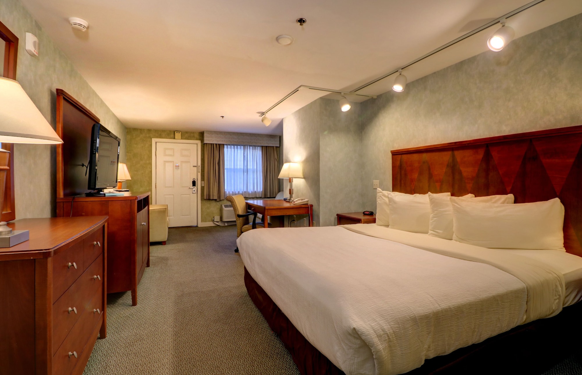 Room at Senator Inn & Spa, AUGUSTA - ME