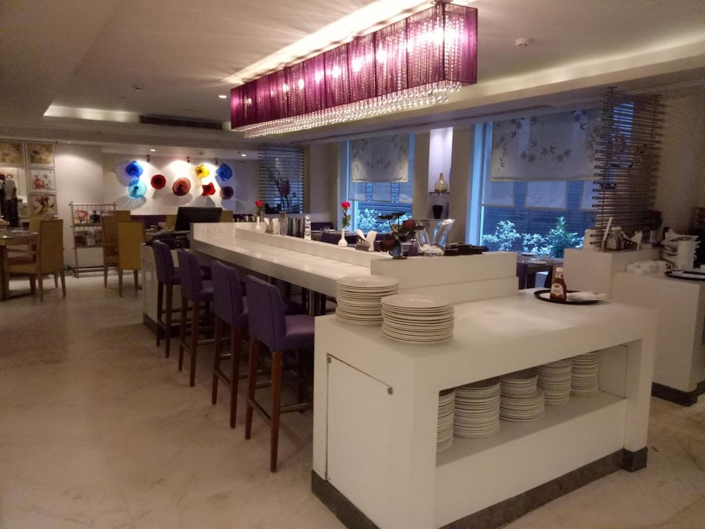 THE ASHTAN SAROVAR PORTICO 26/37