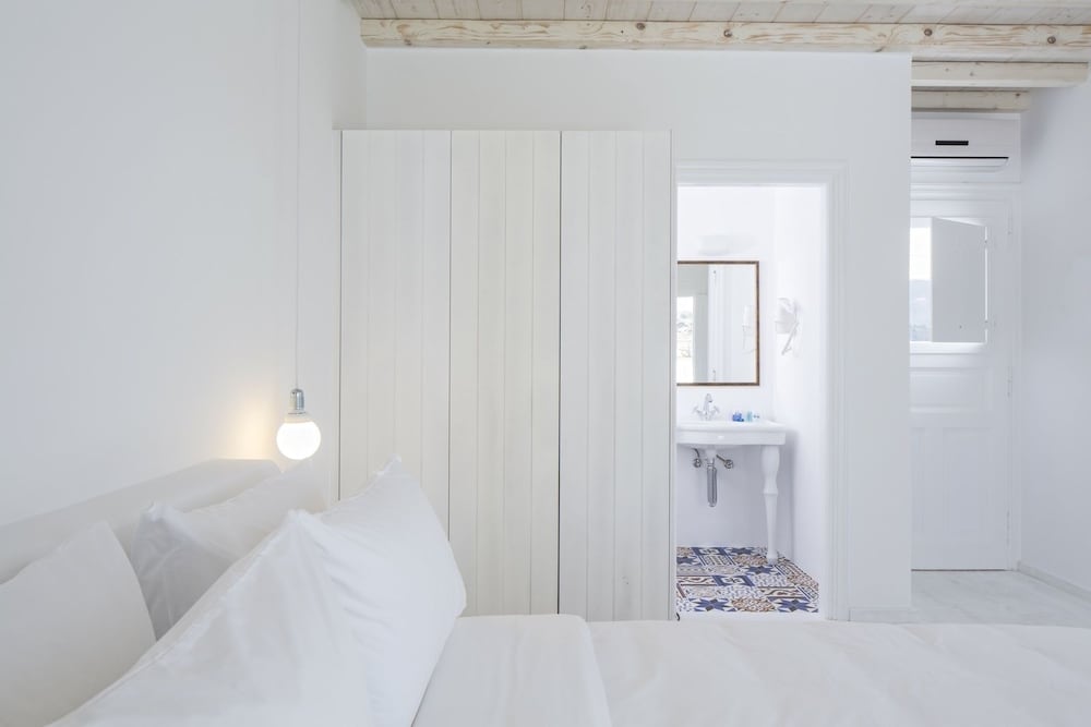 Aether Boutique Stay 63/64