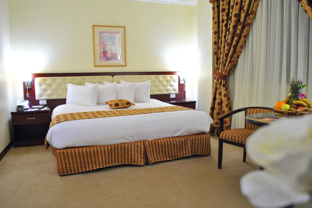LARSA HOTEL 18/48