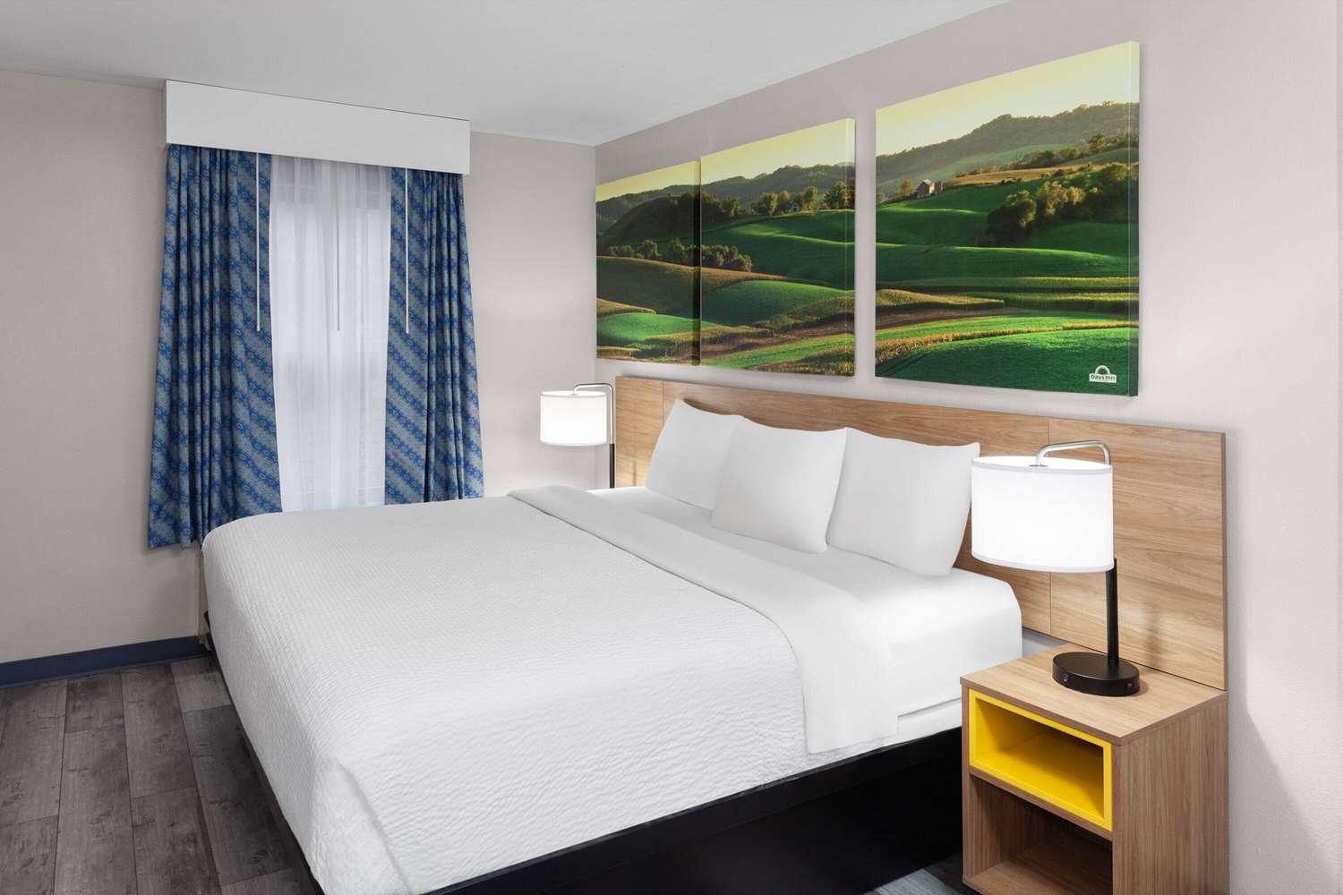 Days Inn & Suites by Wyndham Sellersburg 12/32