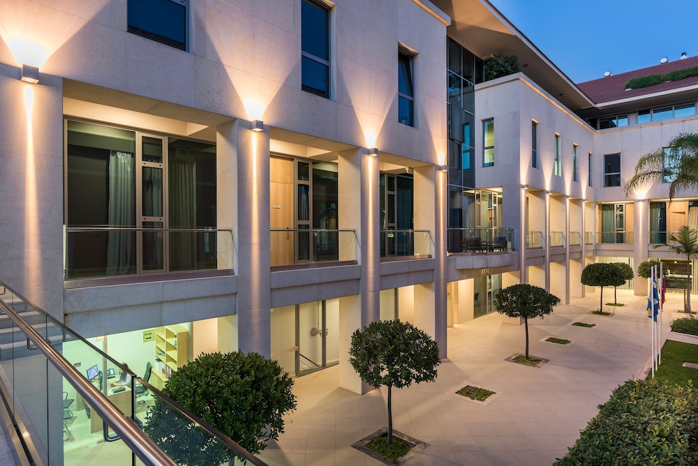 Trianon Luxury Apartments and Suites 5/74