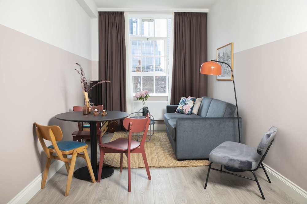 Aldgate Commercial House Apartments 28/37