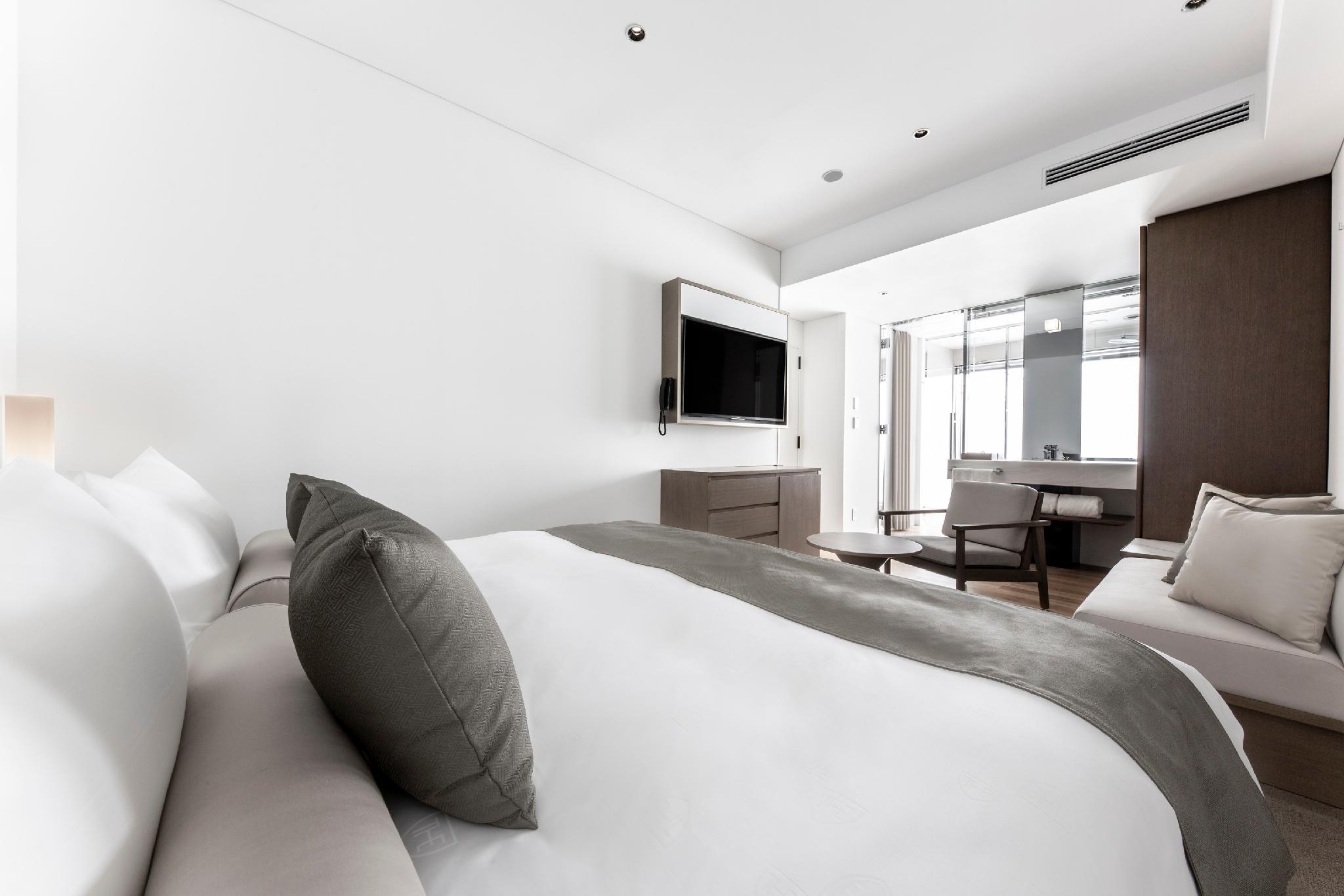 Standard, Queen Bed, Lounge Access
