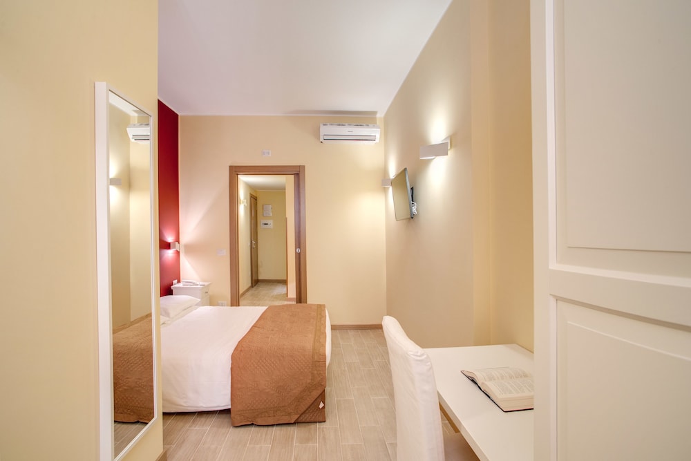 TOP FLOOR NAVONA 43/43