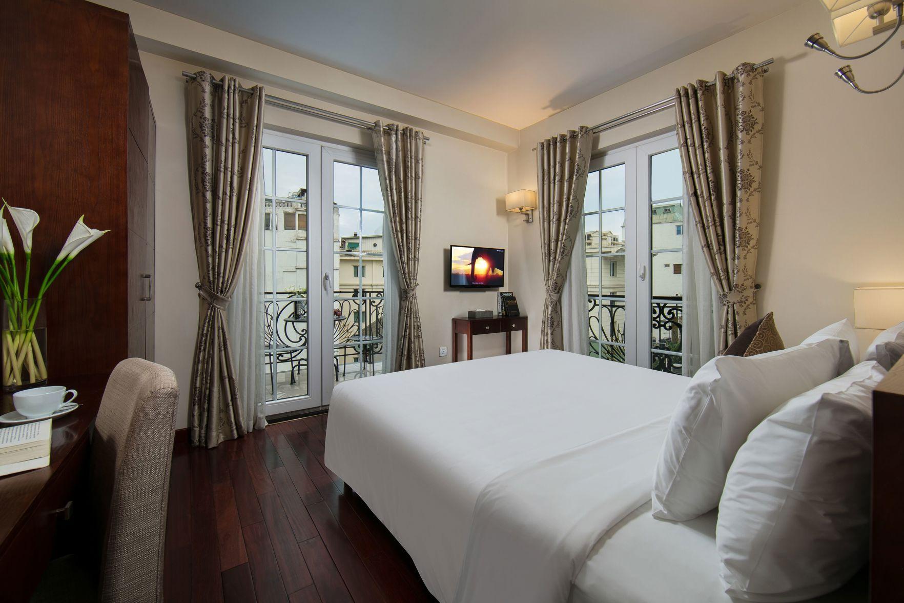 Executive, King Bed, Balcony or Terrace, Small Balcony, Terrace, Sunline Hotel 2/2