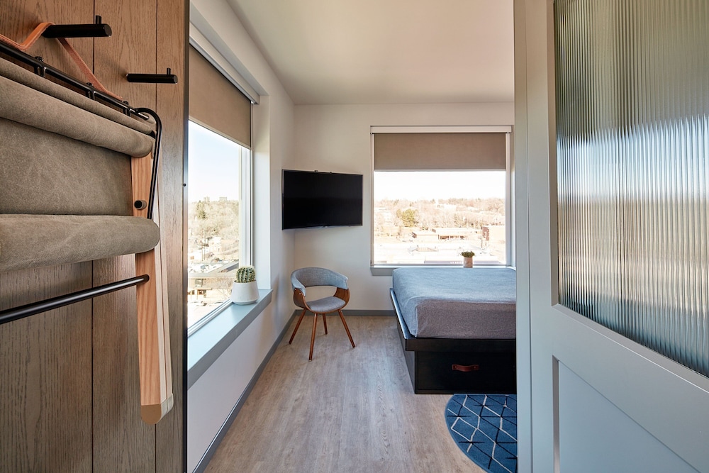 Moxy By Marriott Denver Cherry Creek 35/53