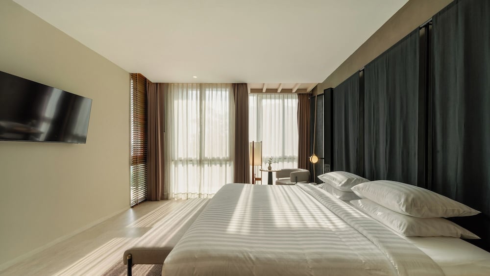 DELUXE, DOUBLE BED