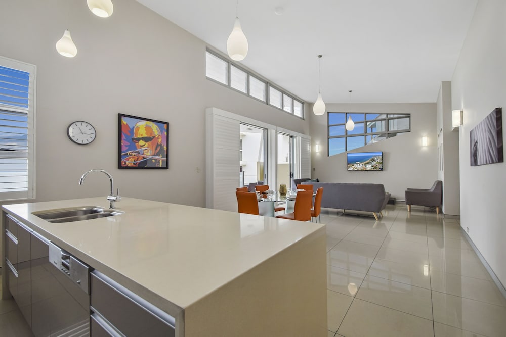 REDVUE APARTMENTS — photo 2