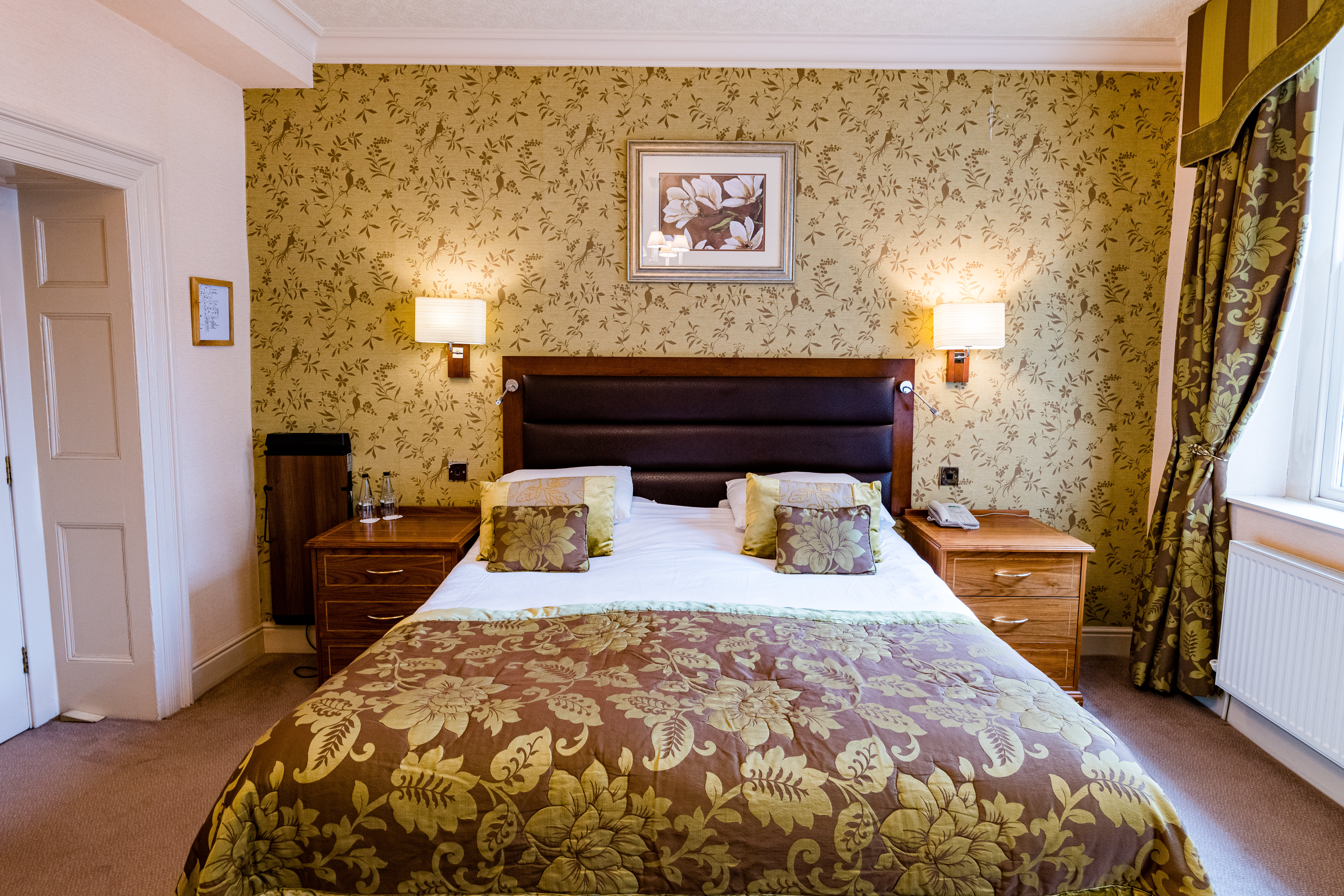The George Hotel 9/50