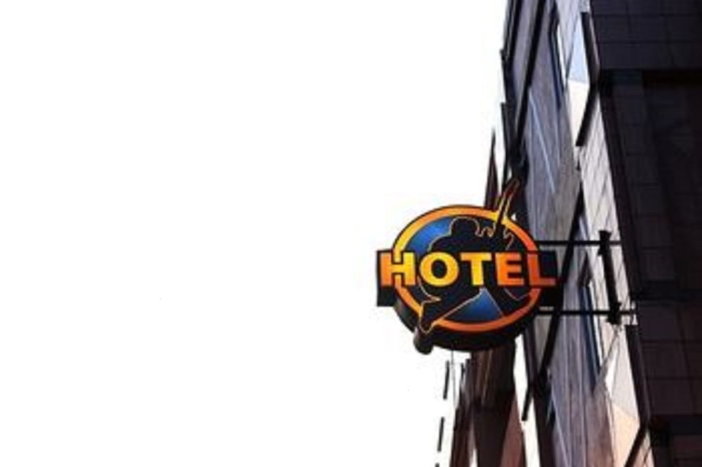 Rock and Roll Hotel 4/32
