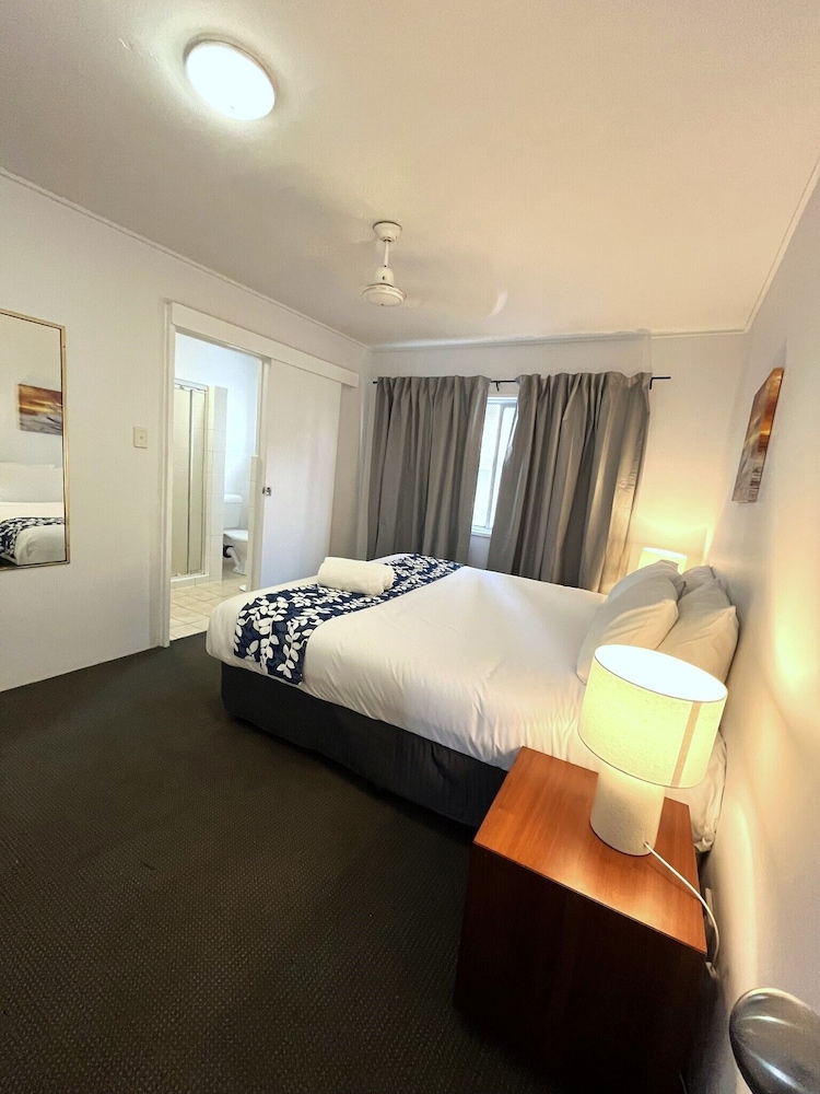 Browns At Broadbeach 19/50