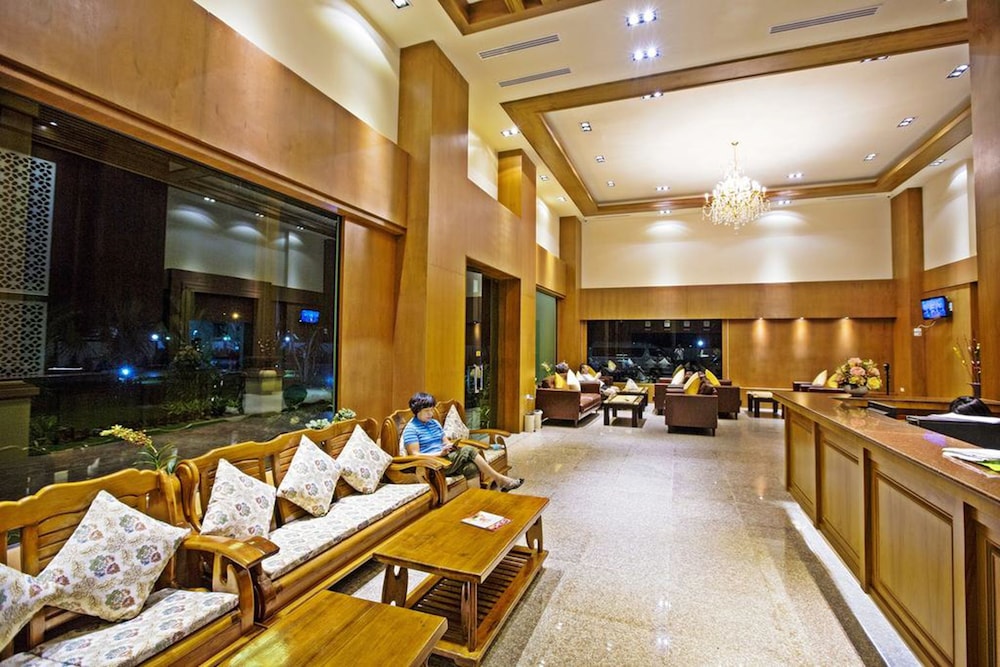 Airport Resort And Spa 54/69