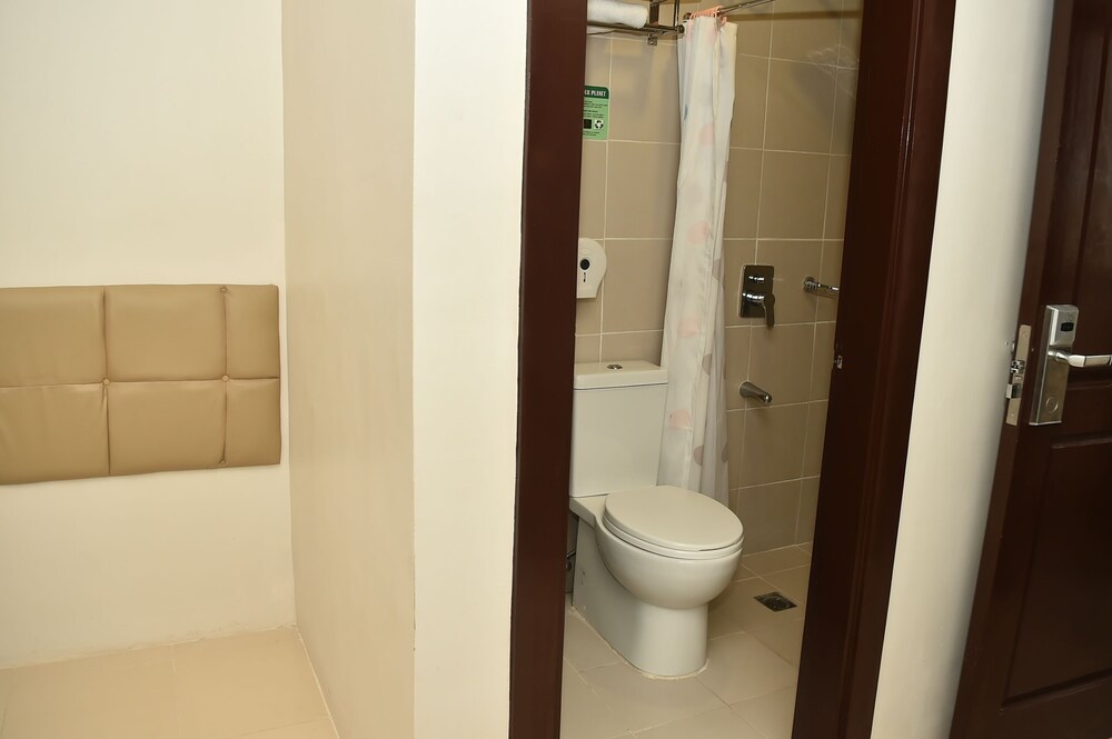 Columbus Plaza Hotel 51/55