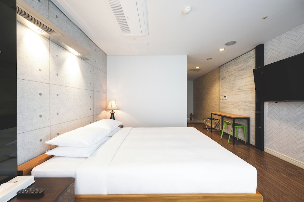 DELUXE, DOUBLE BED