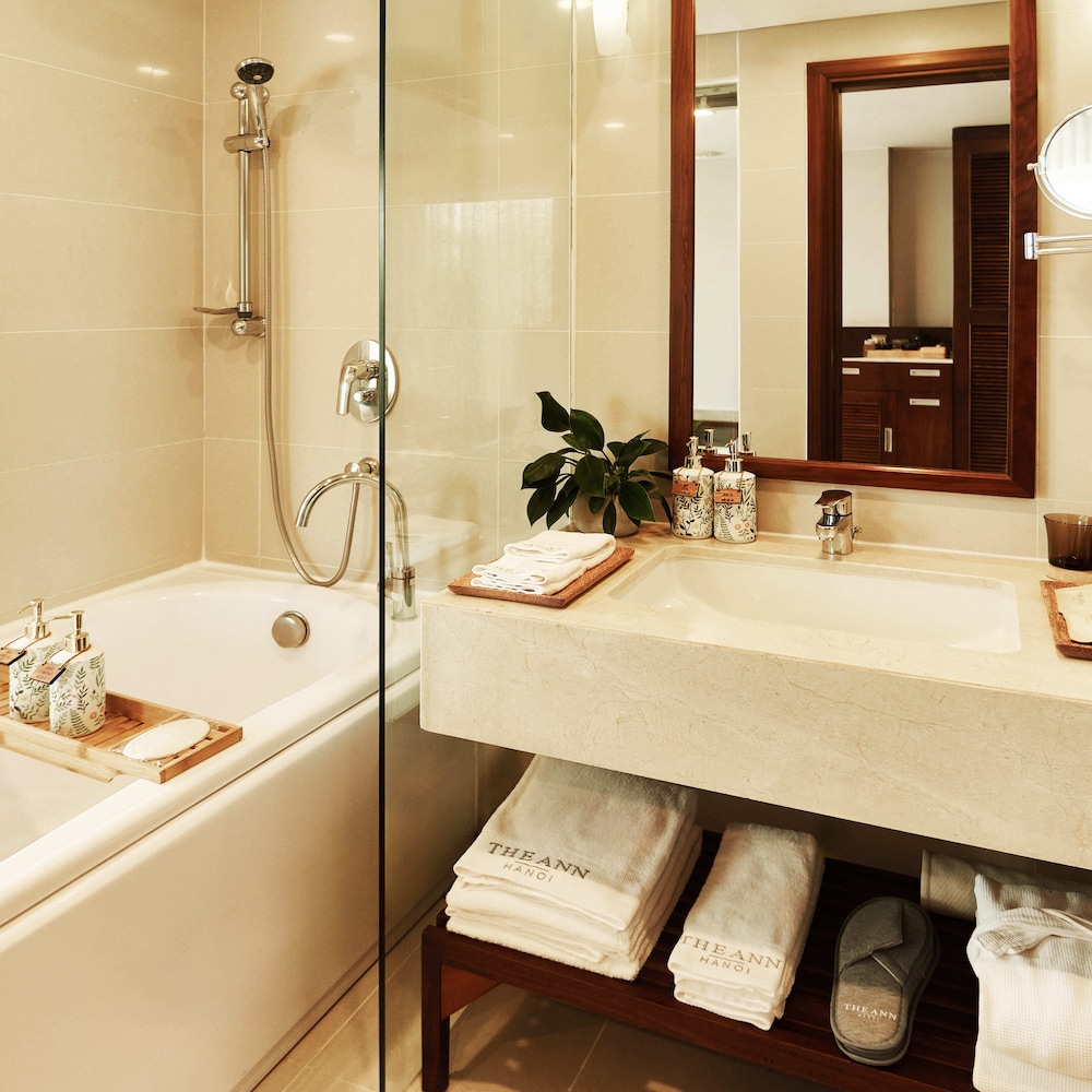 غرفة بريميوم بإطلالة على المدينة بشرفة، The Ann Hanoi Hotel 4/6