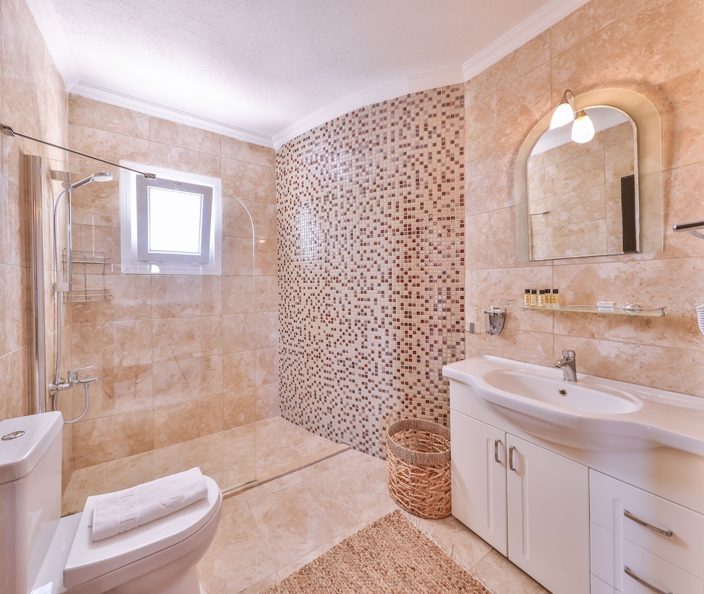 Hill House - Adults Only 47/50