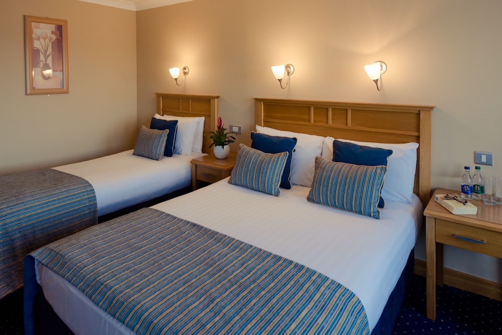 Rochestown Lodge Hotel 4/32
