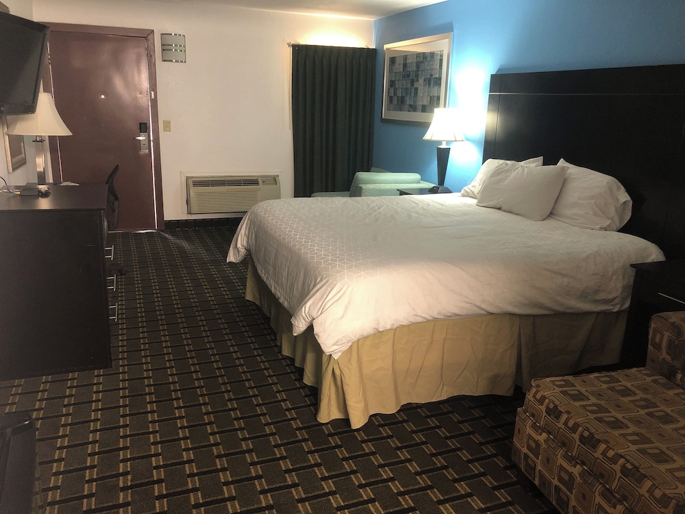 Executive Inn 17/28