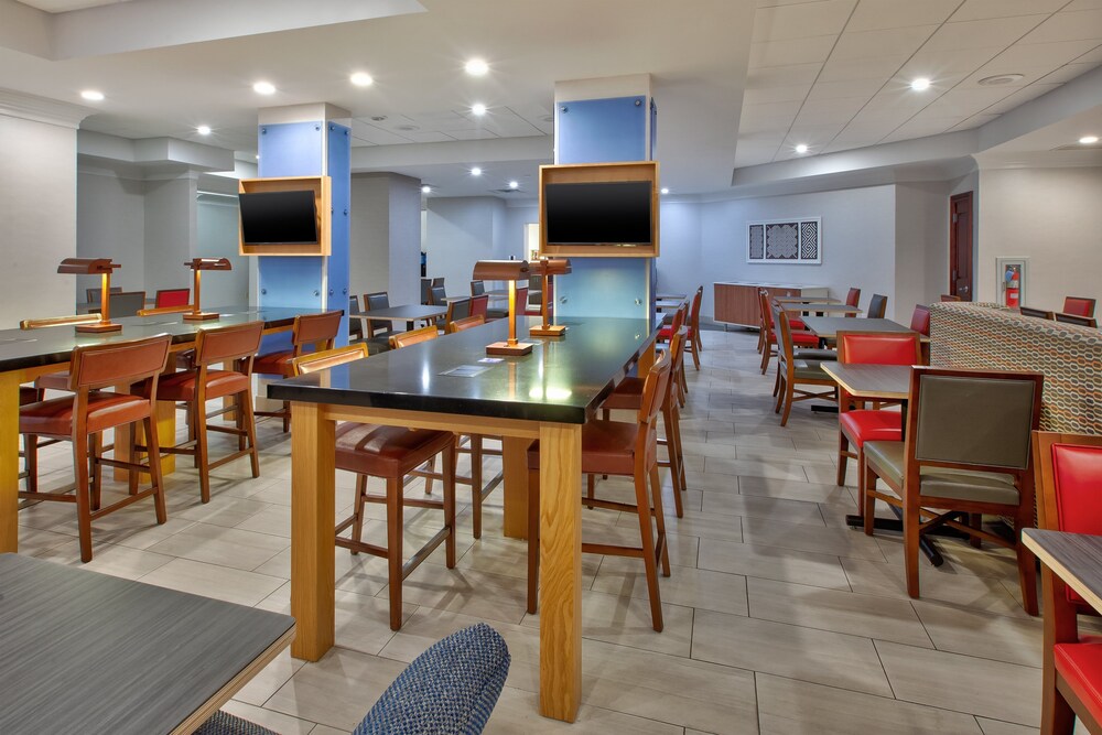 Holiday Inn Express Philadelphia-Midtown 47/77