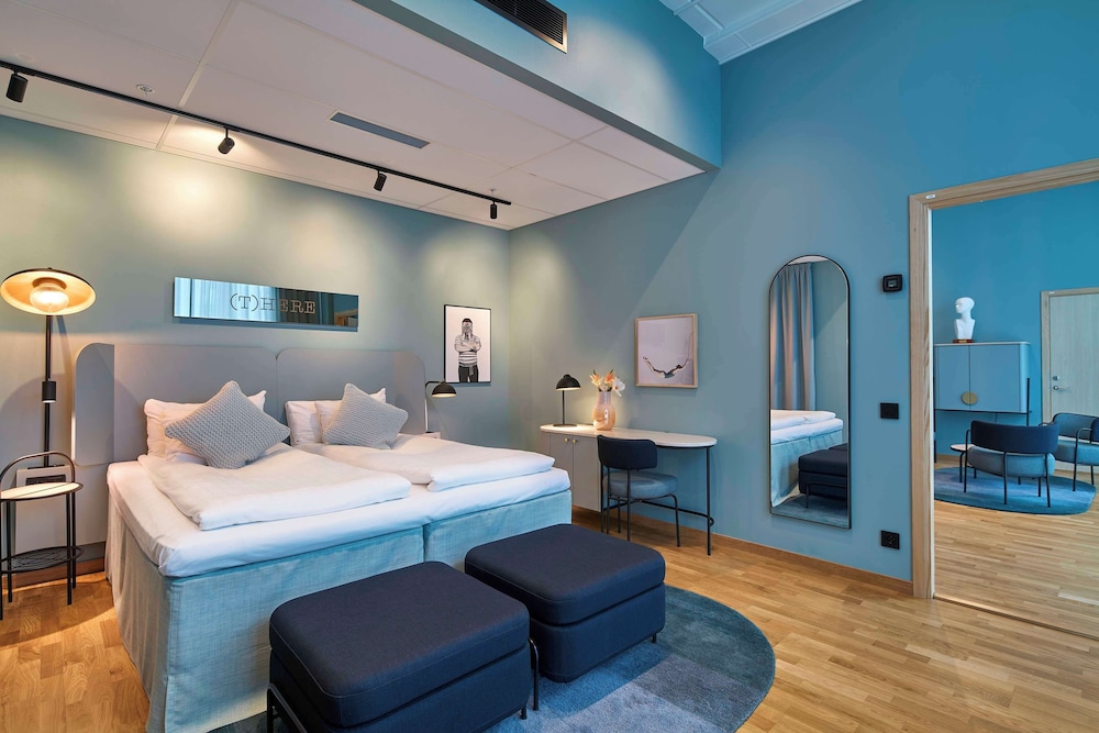 Master, Suite, Twin Beds, Sofa