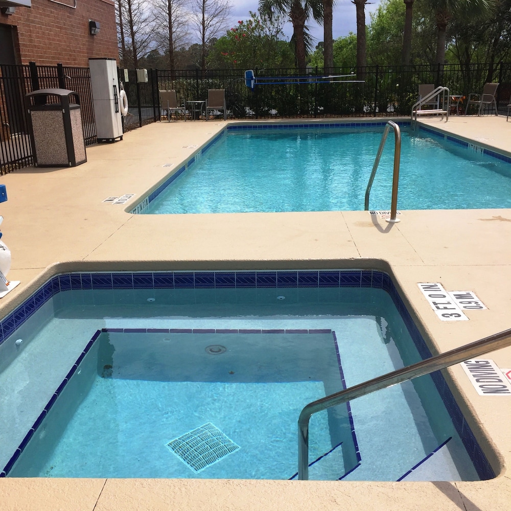 Holiday Inn Express Hotel And Suites Orange City 35/63